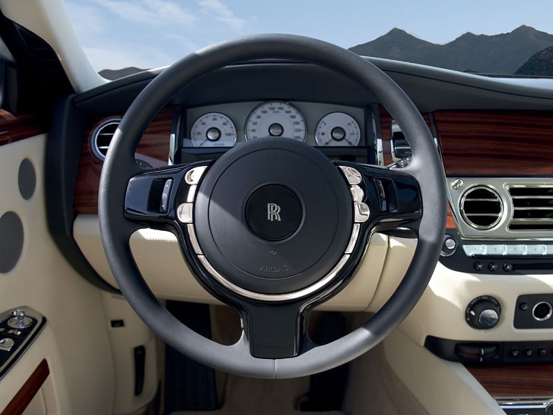 IAA Frankfurt 2009: Rolls-Royce Ghost - nowa rodzina w fotogalerii