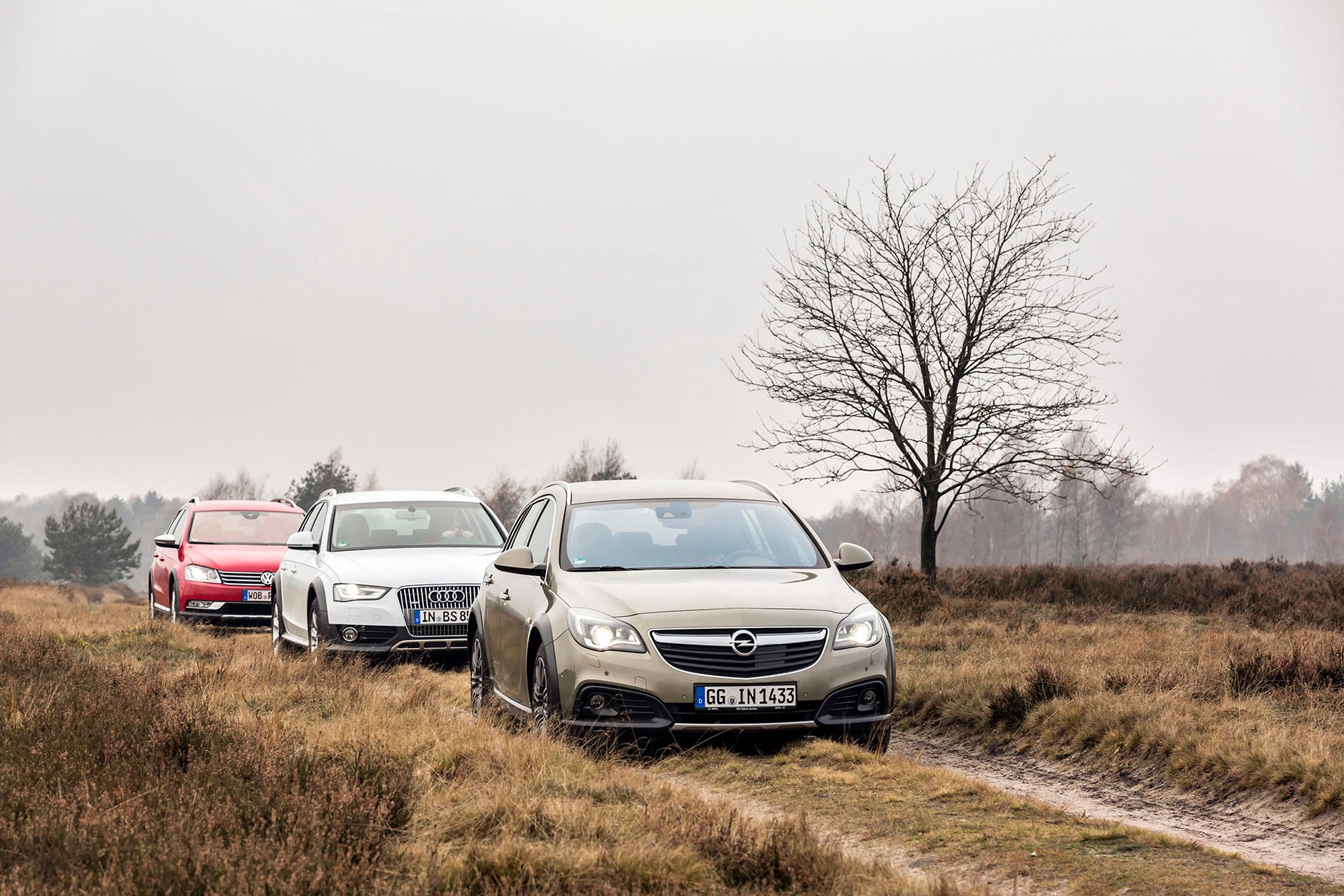 Używane kombi idealne na złe drogi - Passat Alltrack kontra A4 Allroad i Insignia Country Tourer