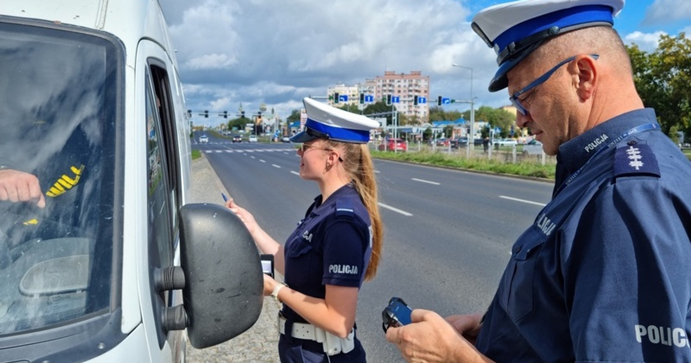 Kontrola jednego z zatrzymanych kierowców