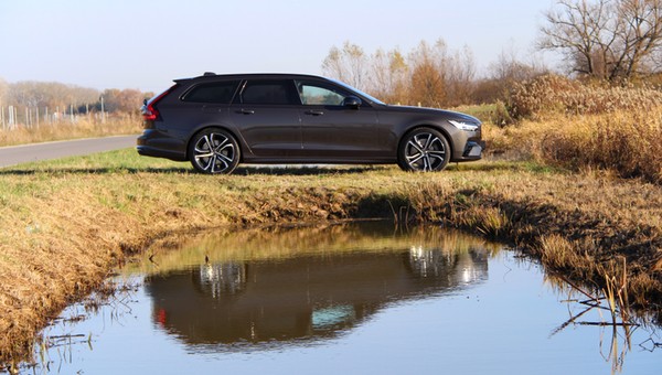 Volvo V90 T8 Ultra Dark