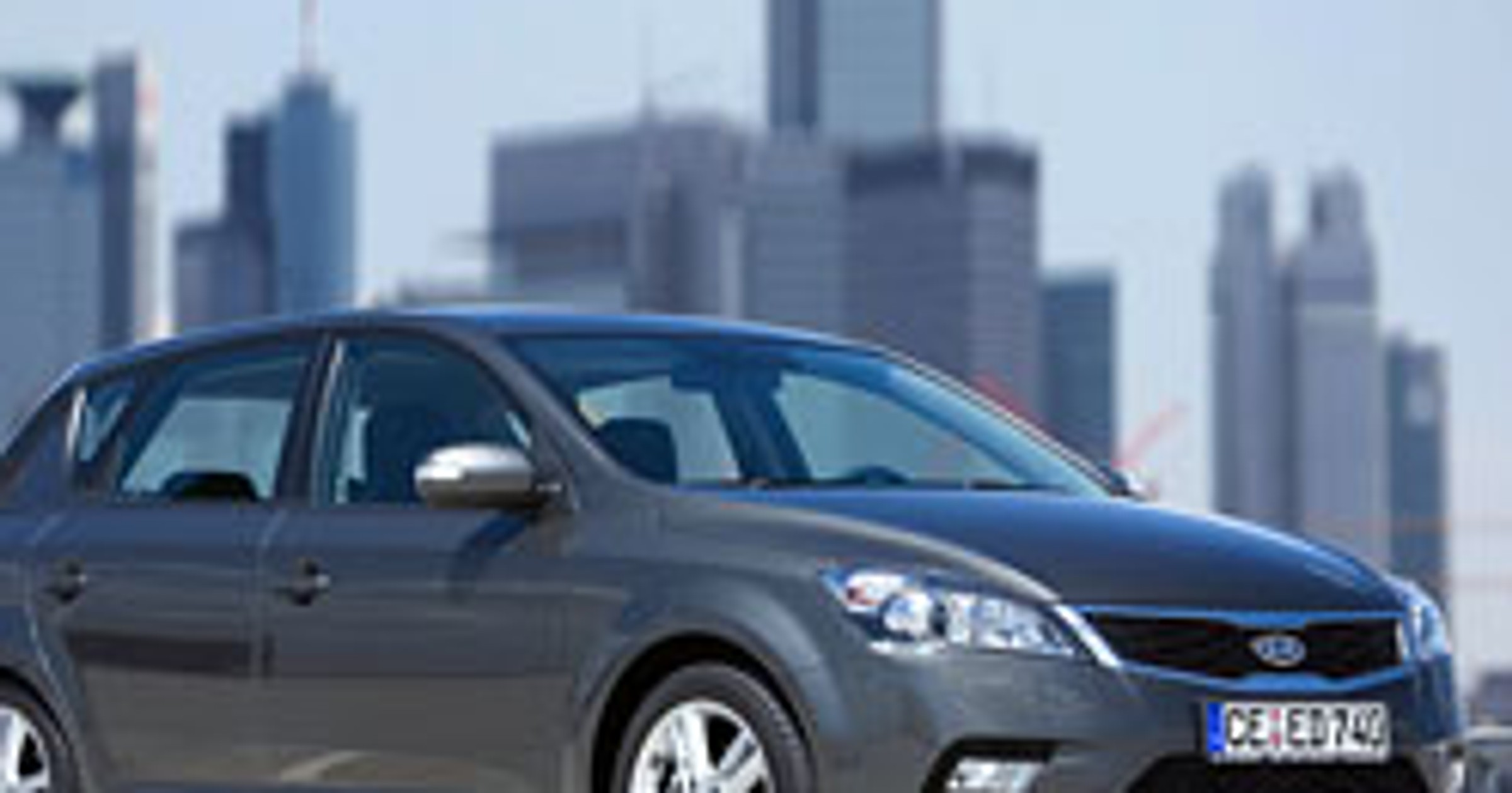Kia Cee'd FL 2009: oficjalne zdjęcia po modernizacji