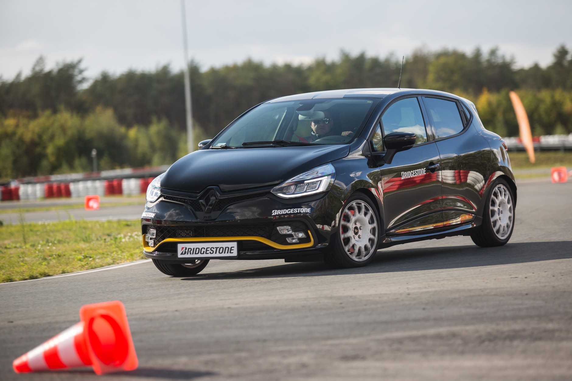 Bridgestone: całoroczna opona Weather Control A005