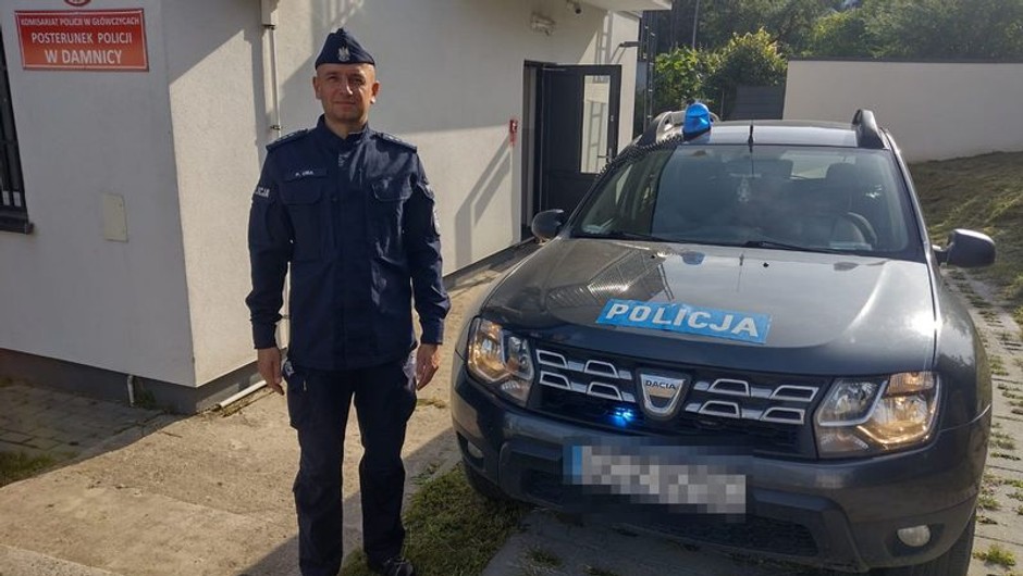 Policjant był po służbie, ale jadąc motocyklem zareagował natychmiast