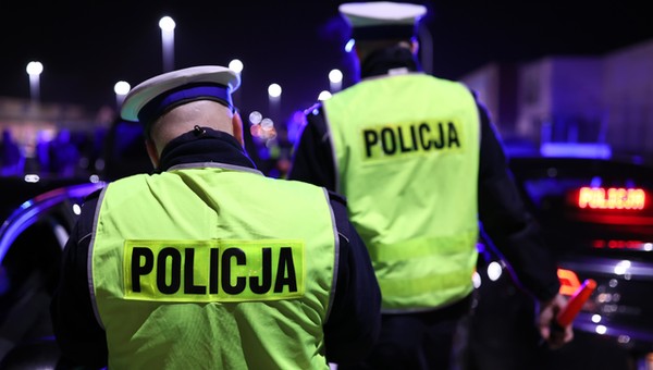 Policja chodzi od drzwi do drzwi i pyta o jedną rzecz. Nowe wytyczne