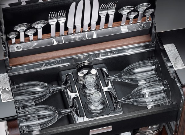 Rolls-Royce Phantom z luksusowym kufrem