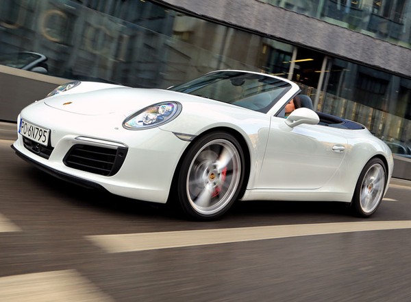 Porsche 911 Carrera S Cabrio - matce, żonie czy kochance?