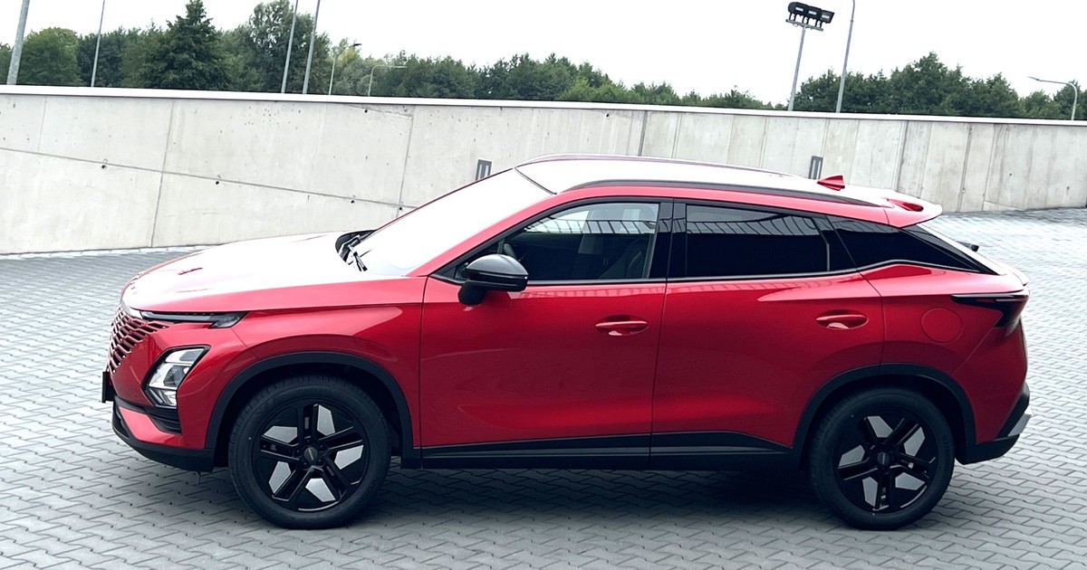 Chiński SUV (na potrzeby quizu wymazano loga)