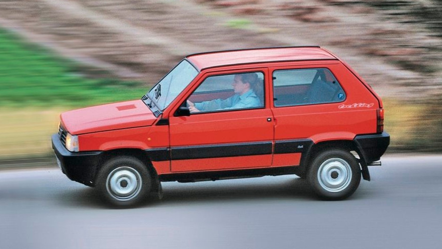 Fiat Panda 4x4 pierwszej generacji potrafi do dziś zawstydzić poważne terenówki. 