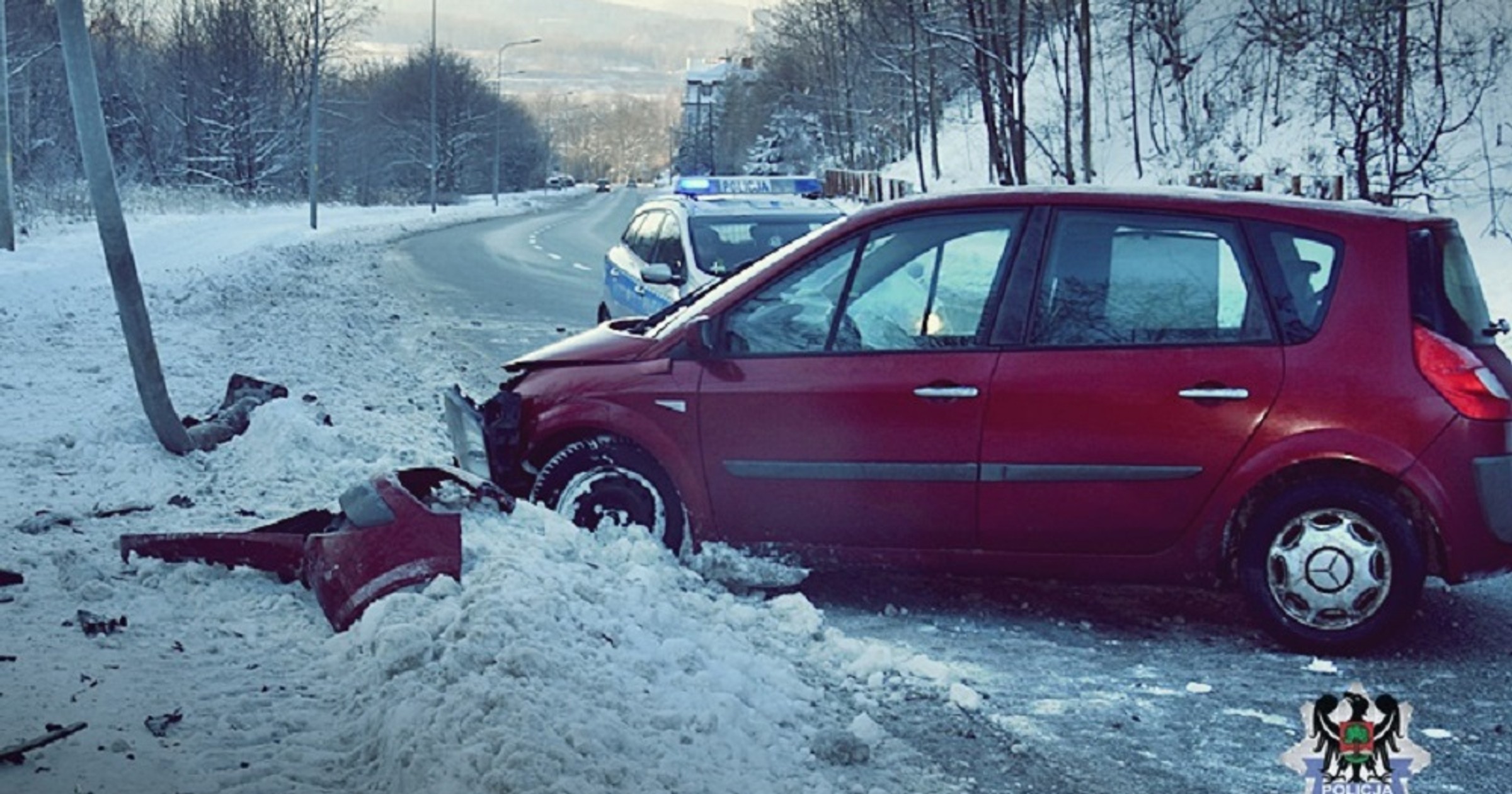 Rozbite w Wałbrzychu Renault Scenic pochodzące z kradzieży