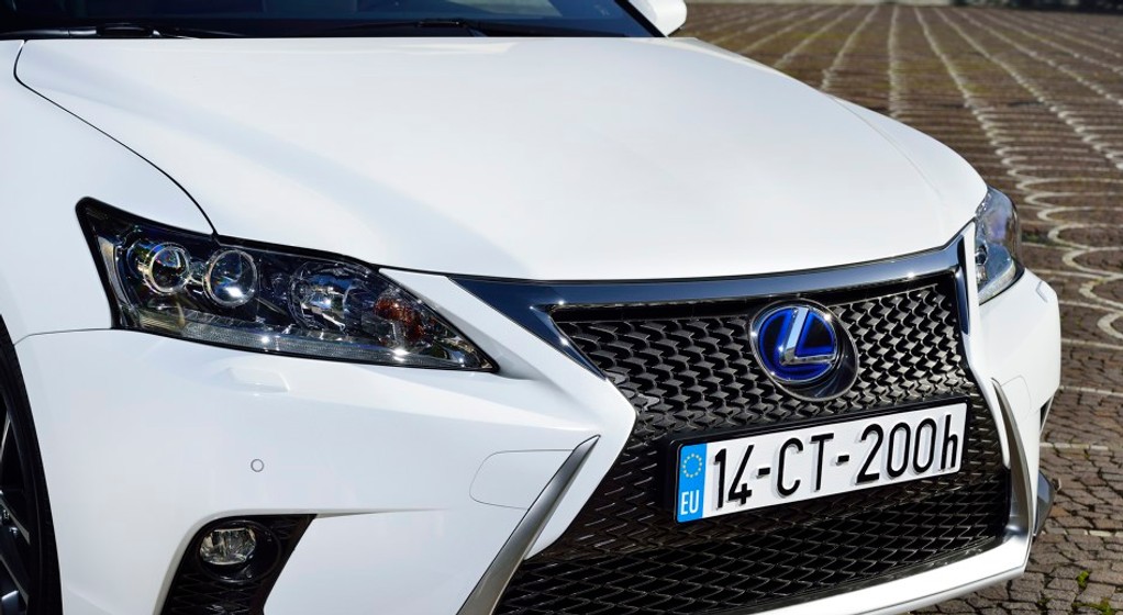 Lexus CT 200h po face liftingu tańszy o 20 tys. zł!