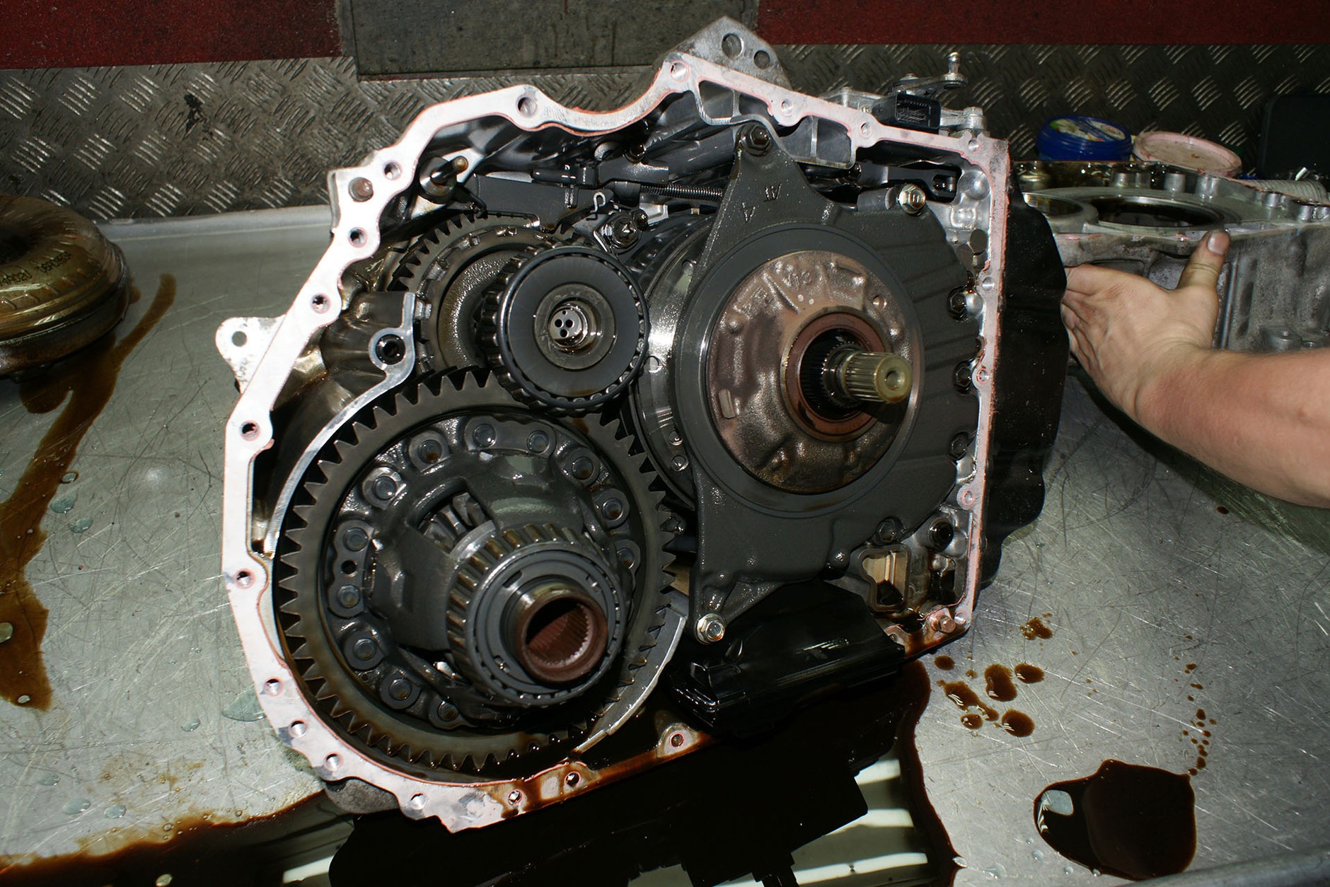 Automatyczna skrzynia biegów - koszt serwisu od 400 zł, koszty napraw od 2000 zł