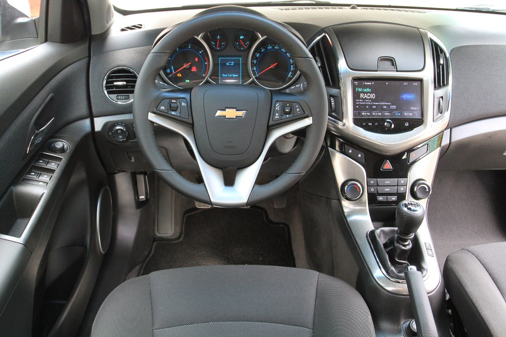 Chevrolet Cruze kombi kontra Ford Focus i Skoda Octavia: które kompaktowe kombi jest najlepsze