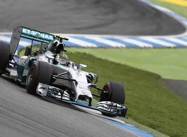 Hamilton w ogniu, Rosberg najlepiej