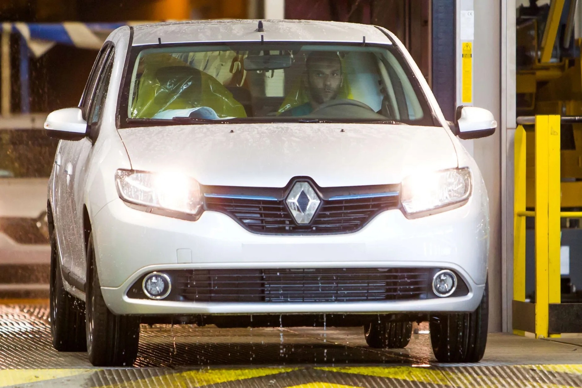 Renault Symbol (u nas: Dacia Logan) wyprodukowane w fabryce w Algierii