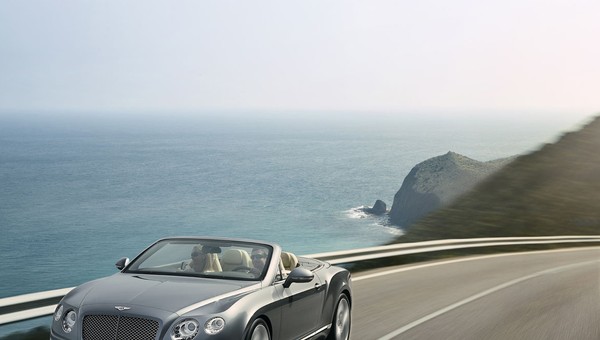 Bentley Continental zrobił striptiz
