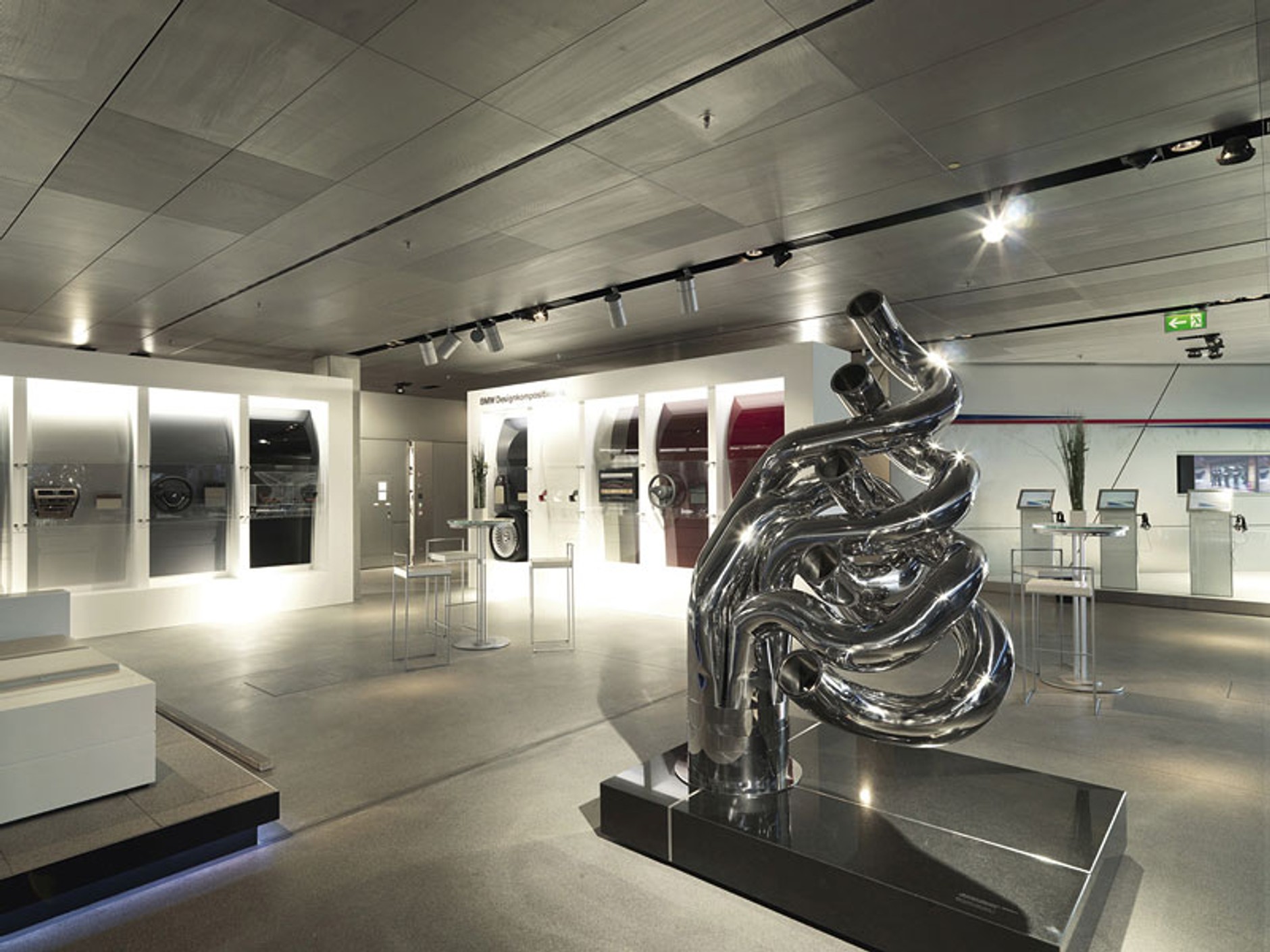 BMW: Świat szachownicy i najwspanialszych maszyn