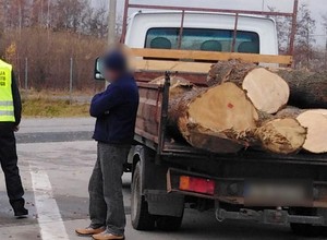 Kierowca przesadził z ładunkiem i alkoholem. Został zatrzymany po pościgu