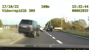 Brawurowa ucieczka Range Roverem. Gdy go zatrzymali, poznali powody [WIDEO]