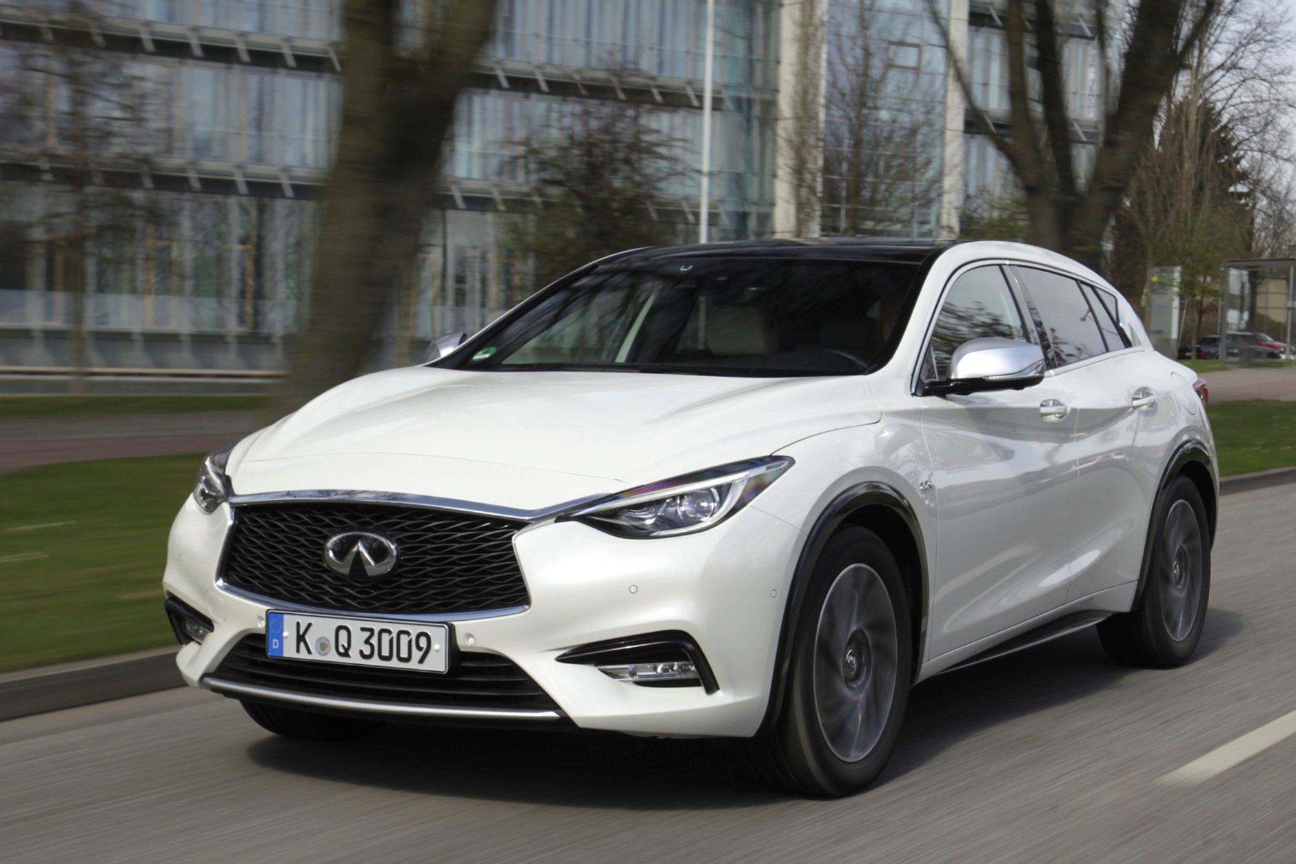 Trzy niezwykłe kompakty: BMW 120d, Infiniti Q30 2.2d i Mercedes A220d