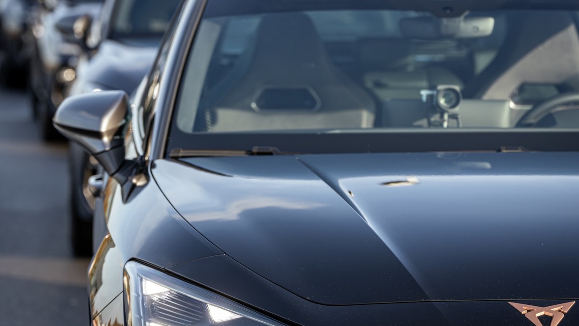 Nowe nieoznakowane radiowozy policji. To 333-konne Cupry