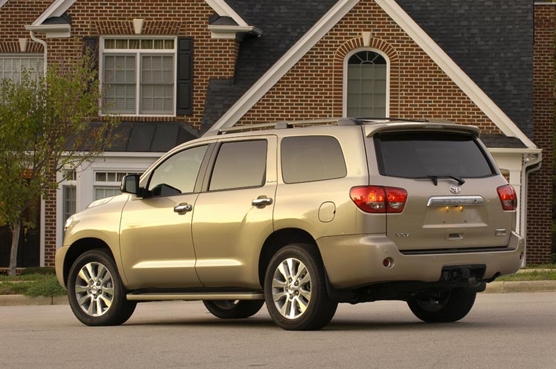Toyota Sequoia: ani full-size SUV Toyoty nie musi być hybrydą