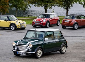 Mini Cooper ma 60 lat. Małe auto wciąż podbija serca kierowców