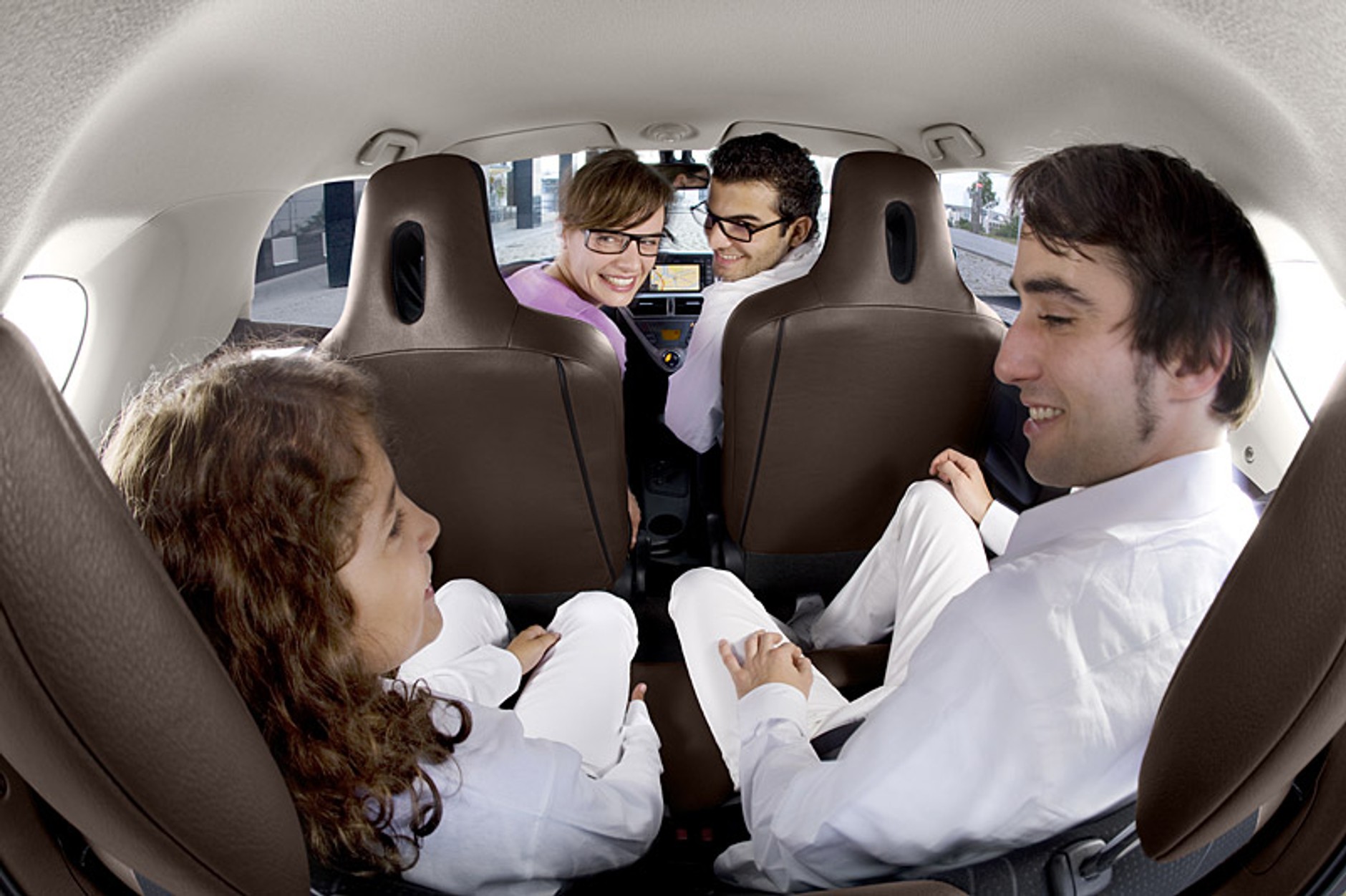 Toyota iQ: sześć nowinek technicznych zwiększających kabinę pasażerską