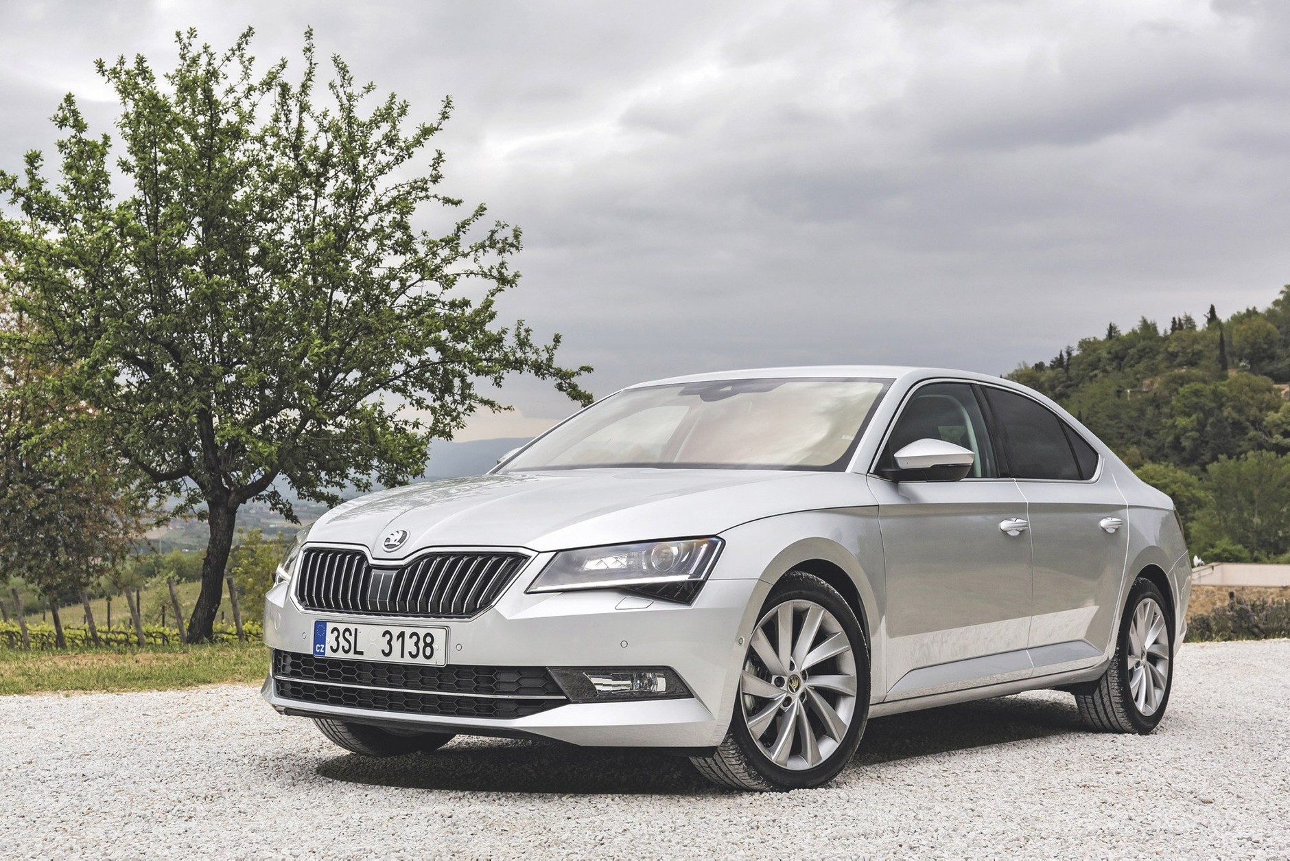 Nowa Skoda Superb. Czy to jeszcze popularna marka, czy może fani klasy premium spojrzą na nią przychylnym okiem?