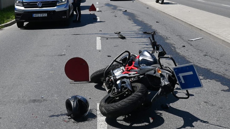 Obraz pochodzący z serwisu https://chelm.policja.gov.pl/lch/informacje/aktualnosci/147032,Wypadek-w-trakcie-egzaminu-na-prawo-jazdy.html