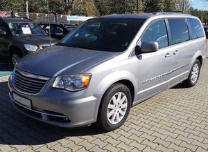 Auto z ogłoszenia: Chrysler Town&Country z USA - nadwozie jak nowe?