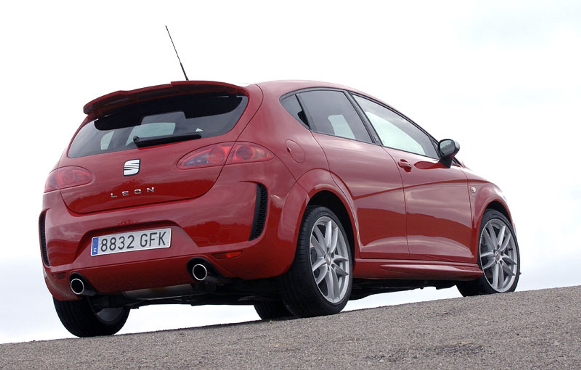 Seat Leon Linea R: kolejny usportowiony Leon
