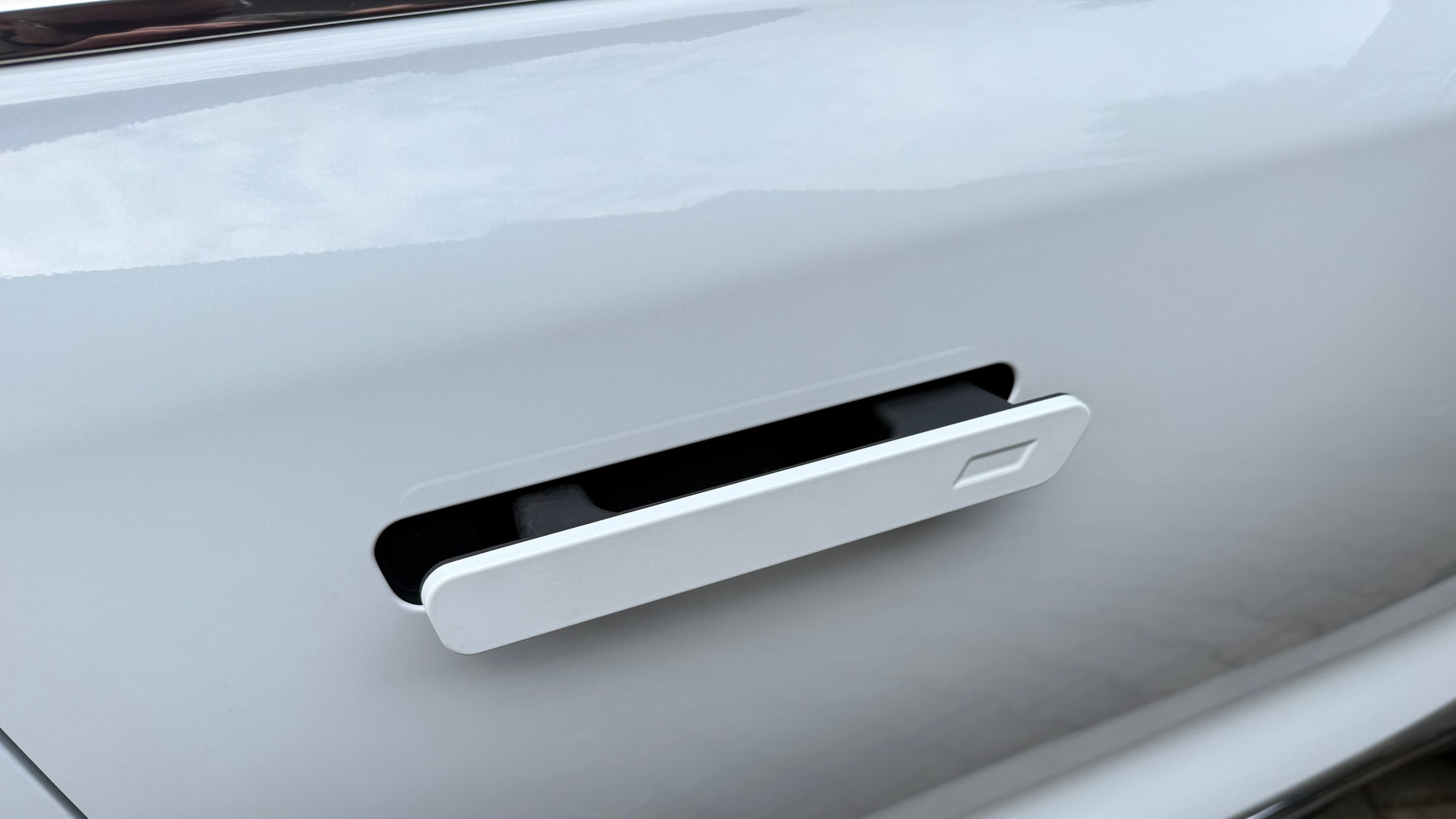 Beijing 7 – klamki wysuwają się automatycznie jak m.in. w Land Roverze