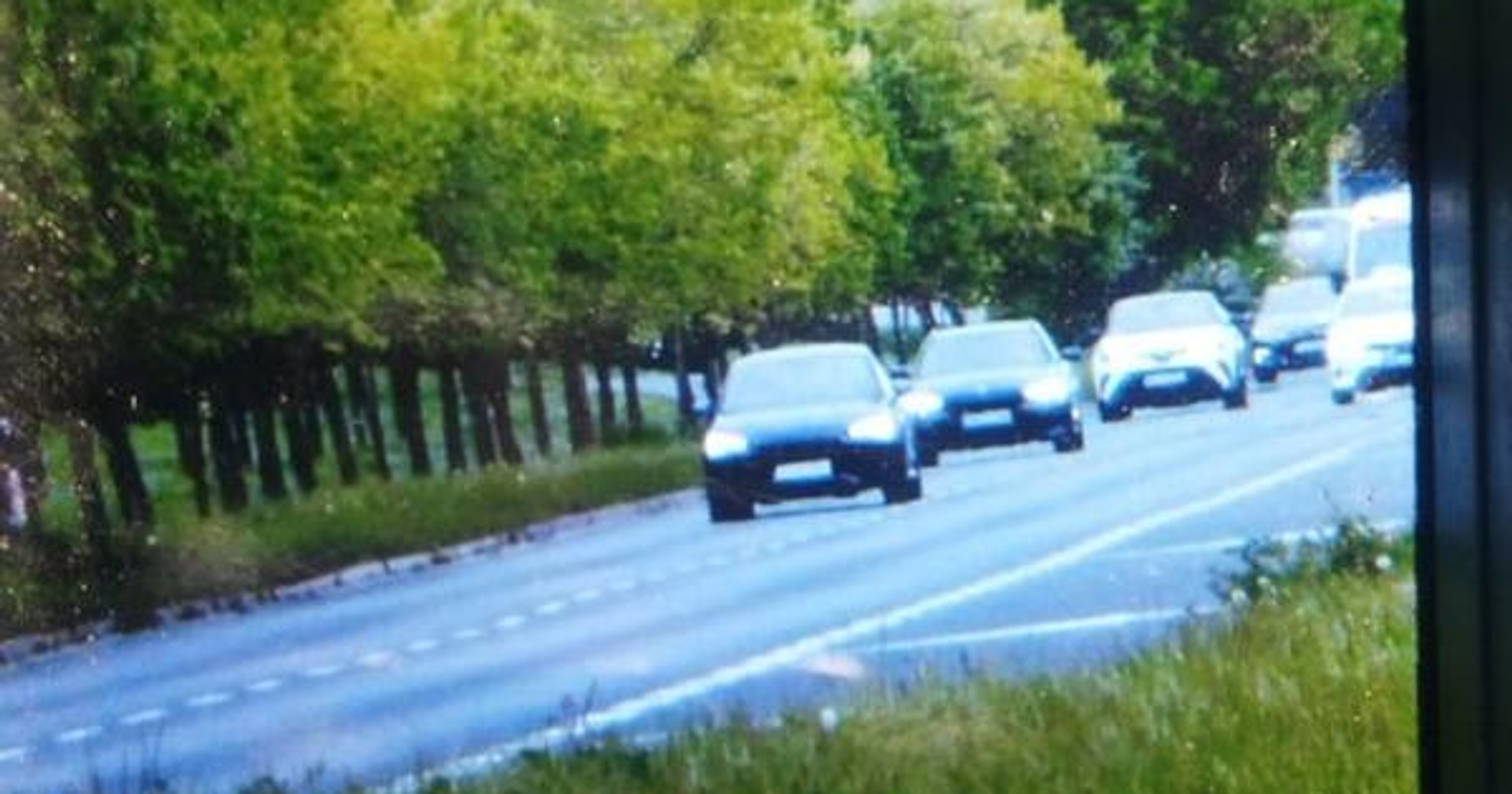 Obraz pochodzący z serwisu https://leszno.policja.gov.pl/w13/aktualnosci/253029,Kierowcy-Noga-z-gazu-policjanci-zatrzymali-cztery-prawa-jazdy-za-zbyt-szybka-jaz.html