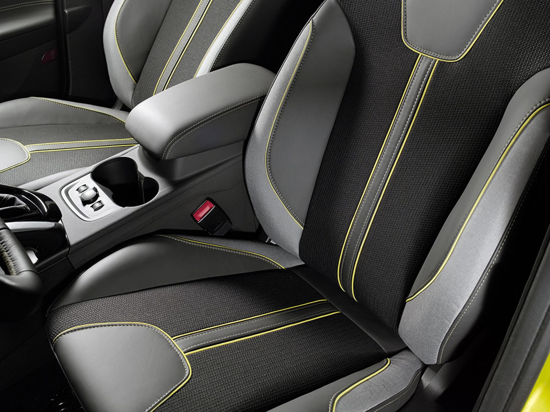 Genewa 2010: Ford Focus - światowa premiera modelu kombi, europejska premiera modelu pięciodrzwiowego