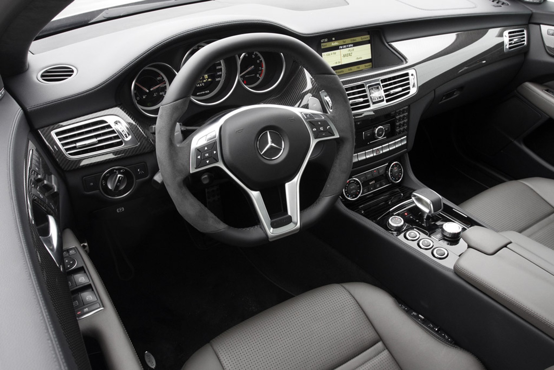 Ducati kontra Mercedes AMG: oto owoc fascynującej współpracy