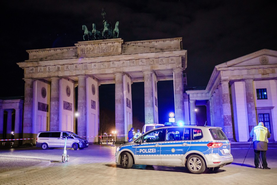 Samochód uderzył w Bramę Brandenburską