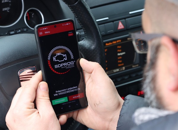Problem z kontrolką Check Engine? Sprawdziliśmy, jak działa popularny polski program do diagnostyki samochodowej
