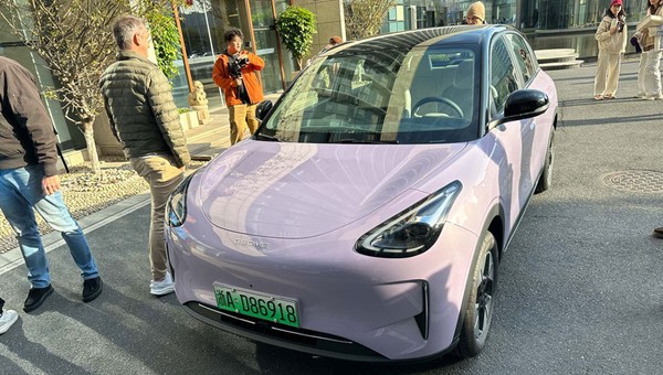 Geely otwiera drzwi do przyszłości: polscy dziennikarze odwiedzają najnowocześniejsze centra technologiczne w Chinach