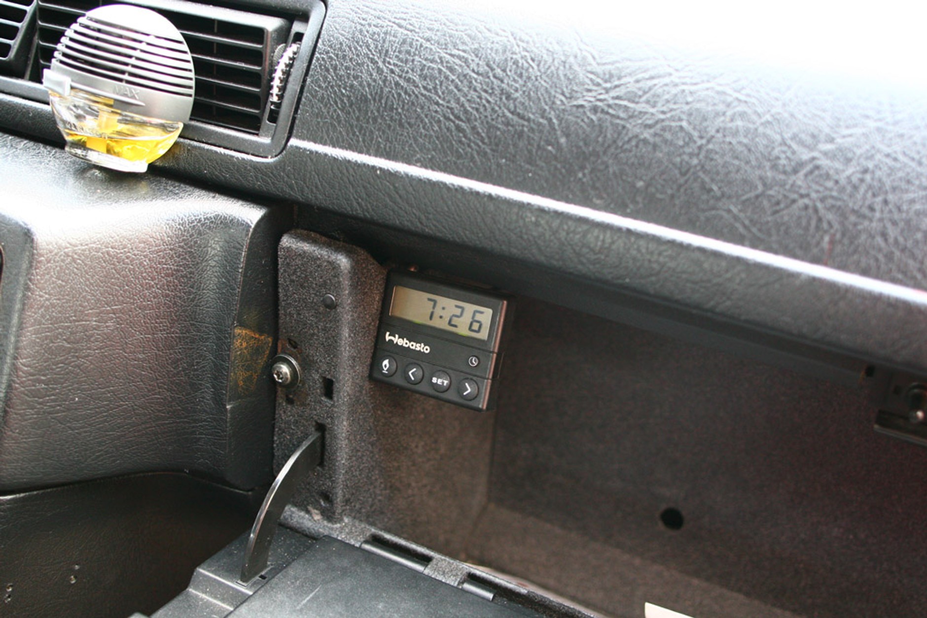 Auto na zimę: Ogrzewanie postojowe to sposób na zimne poranki