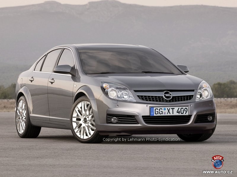 Zdjęcia szpiegowskie: nowy Opel Vectra we Frankfurcie