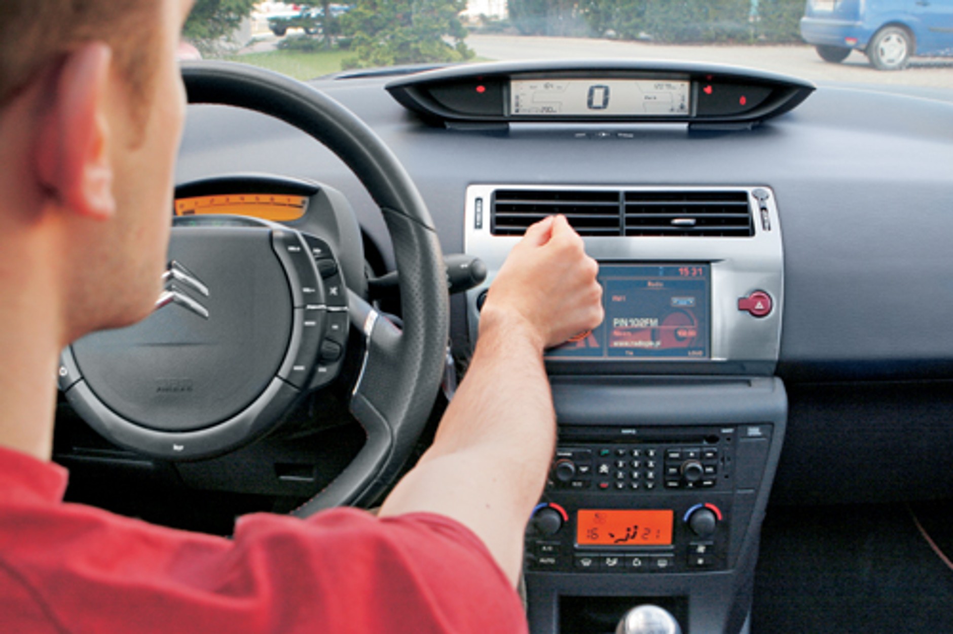 Jak podróżować w upalne dni?