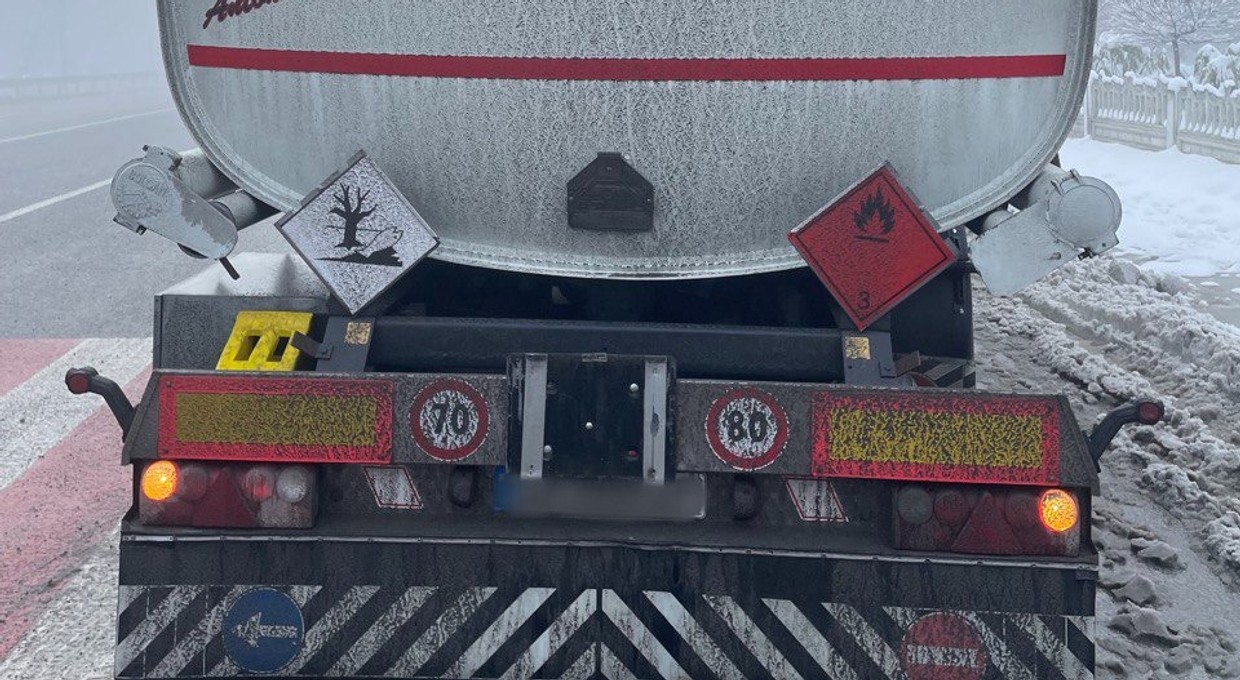 Kierowca miał przewozić olej napędowy. W cysternie było coś innego