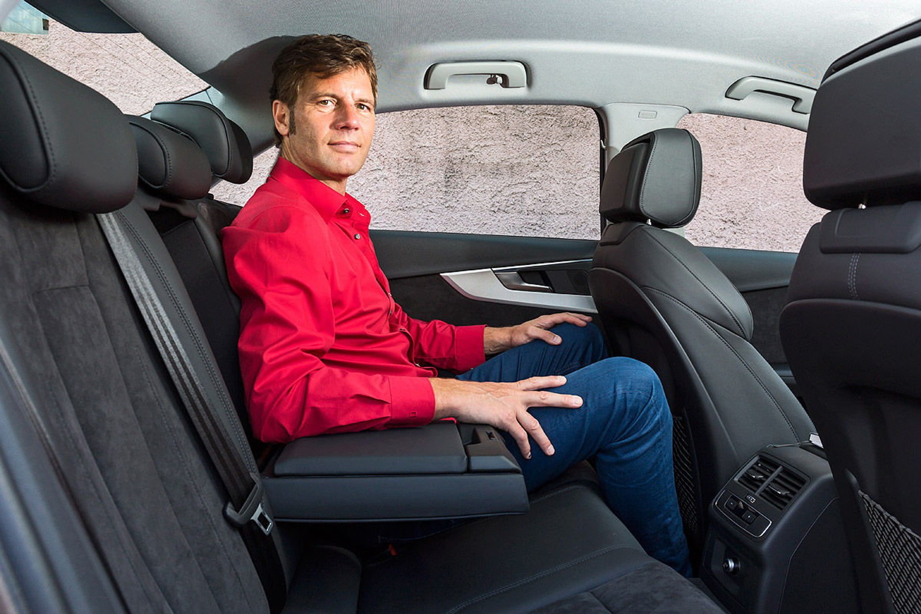 Czy nowe Audi A4 jest lepsze od BMW serii 3?