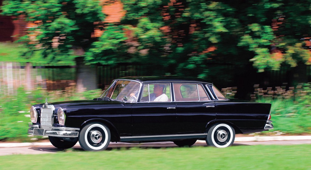 Mercedes W111/W110: bezpieczny i skrzydlaty