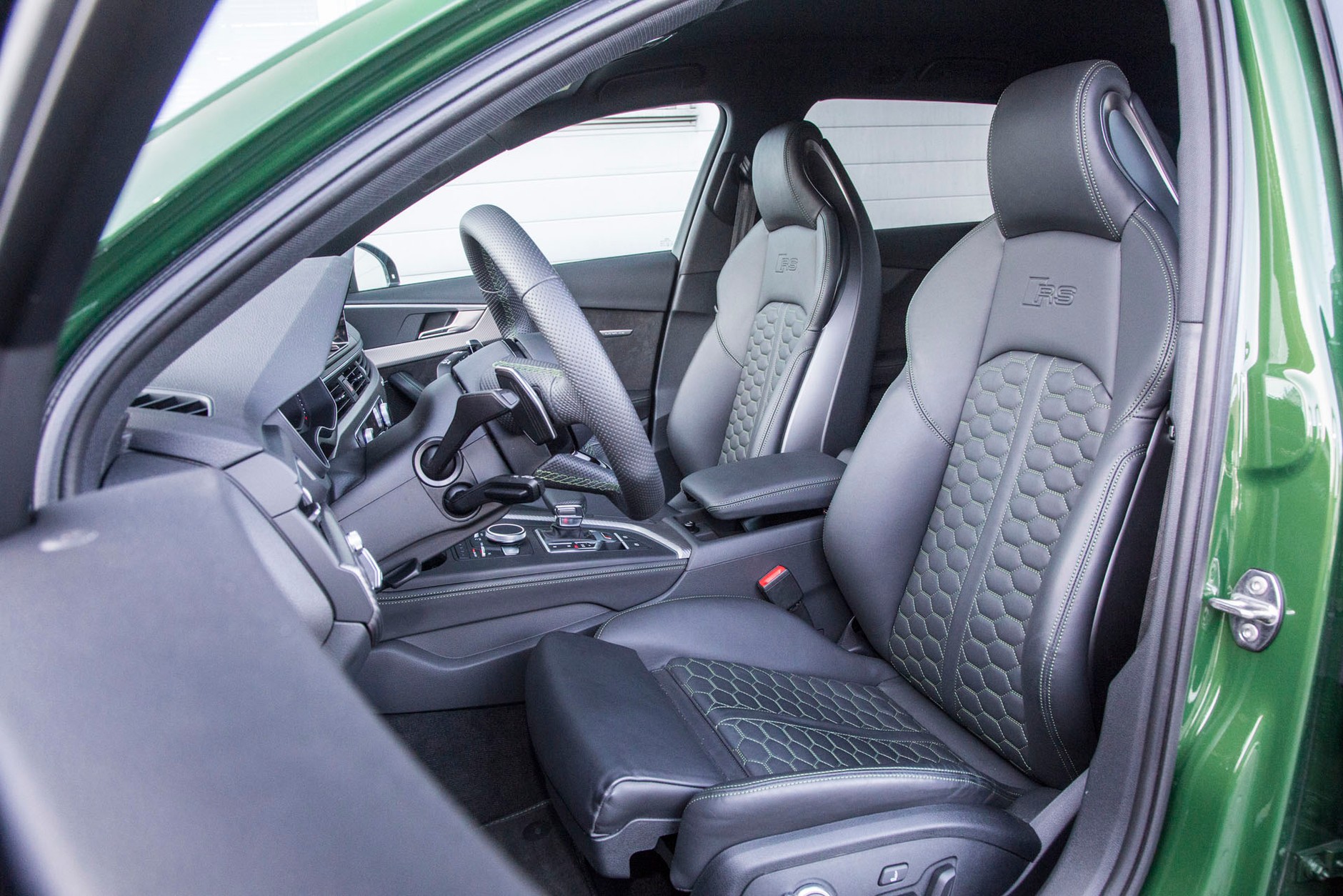 Audi RS4 Avant - kombi z ogniem w ...