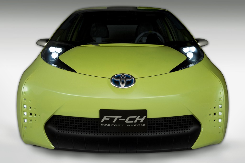 Toyota FT-CH - Zabawa z hybrydą