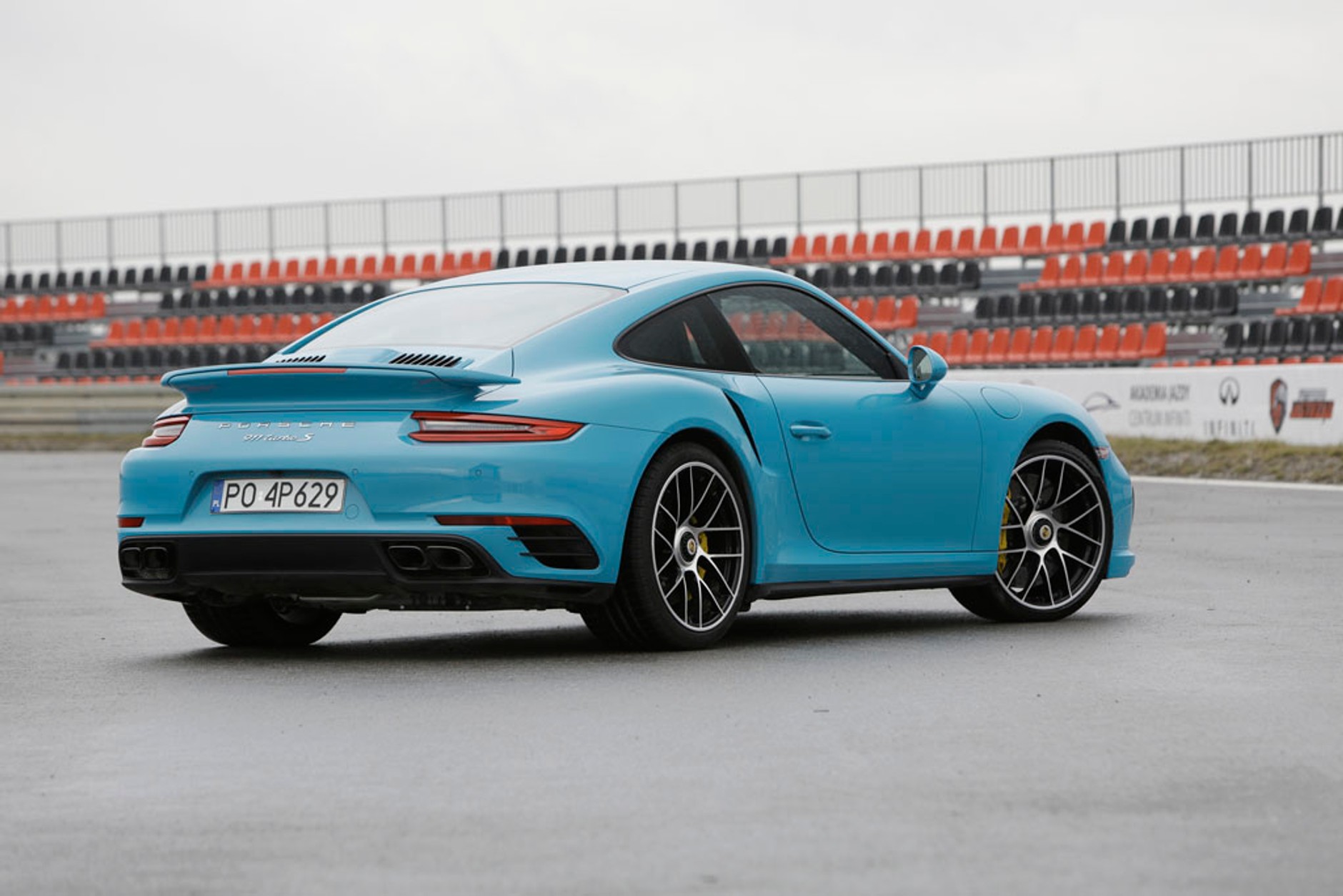 Porsche 911 Turbo S - bajeczne turbo w bajkowym kolorze