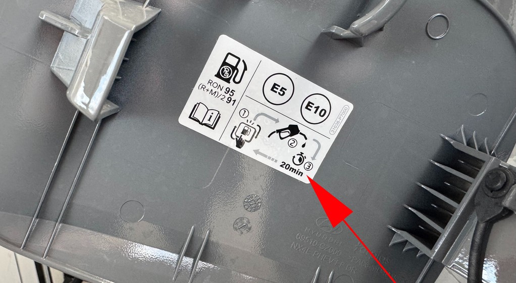 Naklejka pod klapką paliwa Hyundai Tucson PHEV