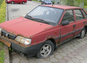 Uruchamiają pojazdy, które latami wrastały w ziemię [Nagrania]
