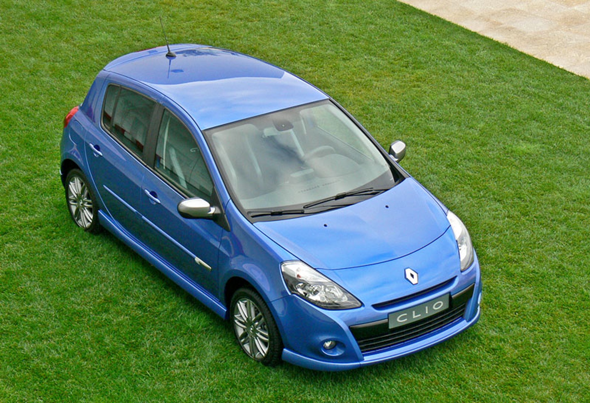 Renault: nowe Clio wkracza do salonów w Polsce (ceny)